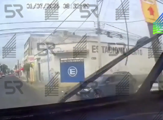 Choque en cruce de 3 Sur y 29 Poniente deja tres lesionados, entre ellos una mujer embarazada