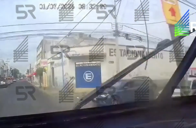 Choque en cruce de 3 Sur y 29 Poniente deja tres lesionados, entre ellos una mujer embarazada