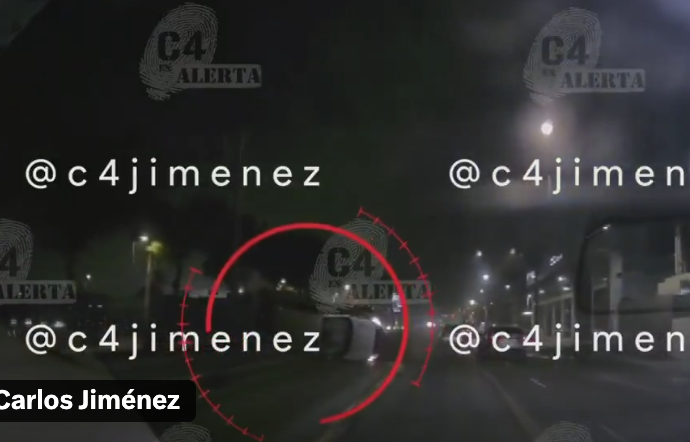 Conductor vuelca tras intentar evadir Alcoholímetro en Venustiano Carranza