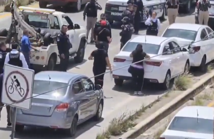 Persecución en el Periférico Ecológico termina con cuatro detenidos en Puebla