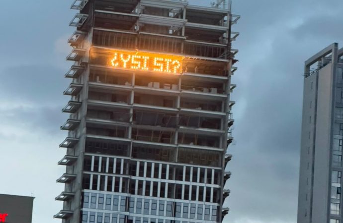 Edificio Valda se une al ambiente mundialista con iluminación en apoyo a la Selección Mexicana