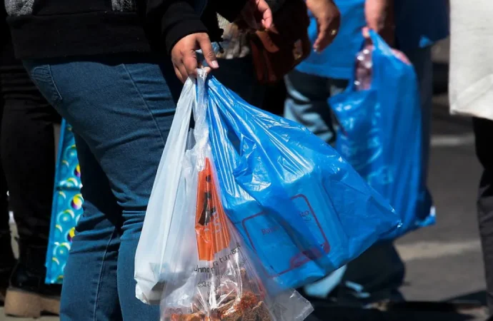 Ayuntamiento de Puebla reactivará multas de hasta dos millones de pesos por uso de bolsas de plástico en comercios