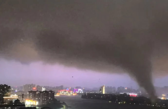 Brutal tornado en la provincia de Hubei, China, deja 11 muertos y cientos de heridos