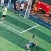 Futbolista sufre fractura cervical tras intento fallido de chilena en partido amateur en Argentina