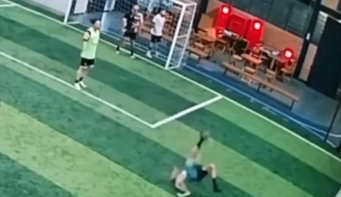 Futbolista sufre fractura cervical tras intento fallido de chilena en partido amateur en Argentina