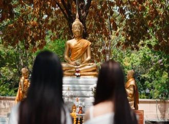 Templos budistas en Corea del Sur impulsan retiros para combatir la baja natalidad
