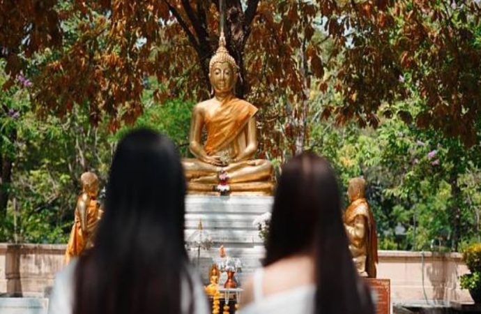 Templos budistas en Corea del Sur impulsan retiros para combatir la baja natalidad