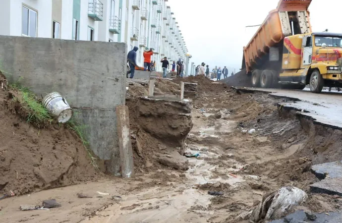 Deslave afecta viviendas en Veracruz tras lluvias; obra entregada en enero por Claudia Sheinbaum