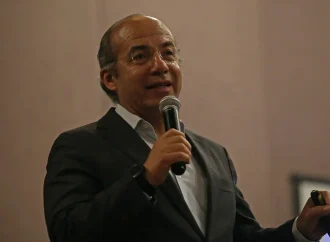 Felipe Calderón advierte que México enfrenta un deterioro institucional similar al de Venezuela