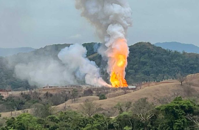 Pozo de PEMEX en Veracruz lleva más de 130 días en fuga e incendio sin control