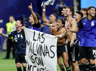 Las Malvinas son argentinas: Albiceleste exhibe manta tras eliminar a Inglaterra